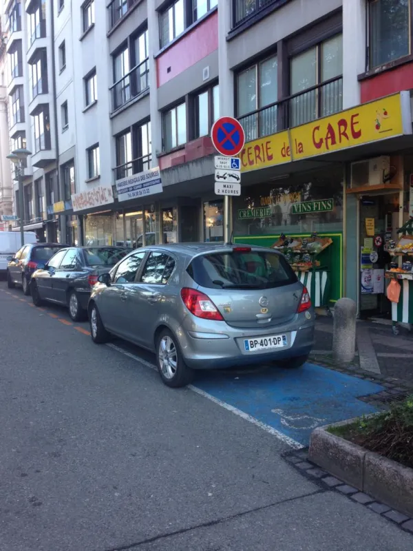 Parking PMR Avenue des Allobroges