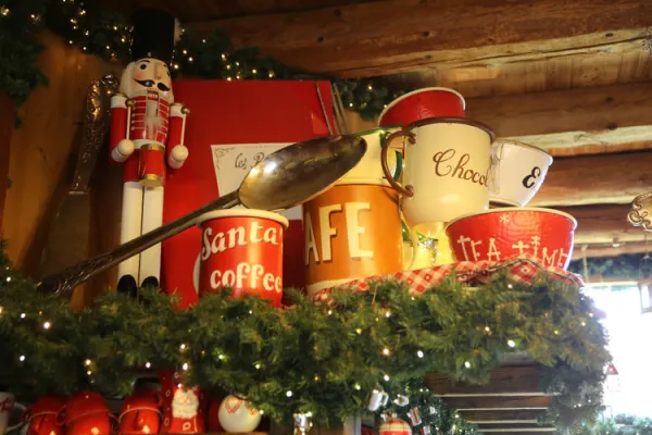 La grande boutique du Hameau du Père Noël à Saint-Blaise