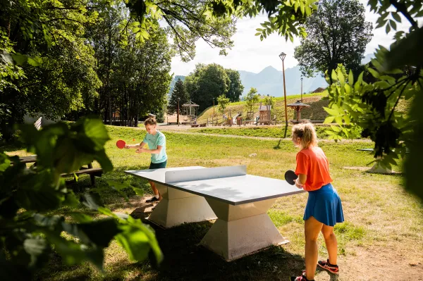 Ping-pong : tables au Village