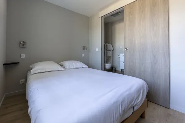 Chambre seule avec sa salle de douche