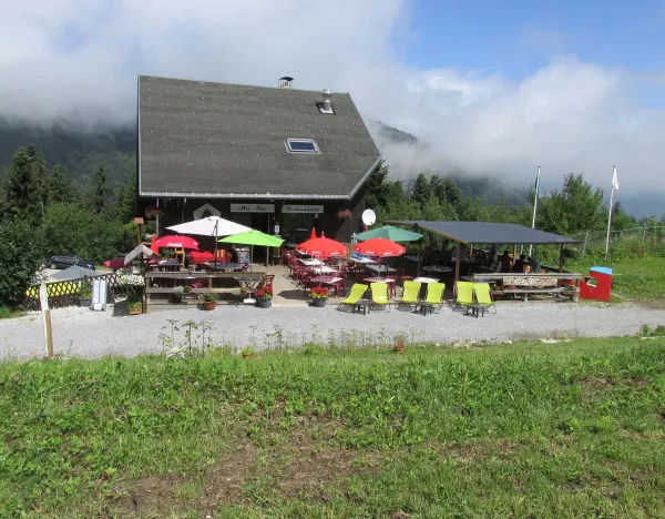 Restaurant au bas des pistes de la station de la Sambuy