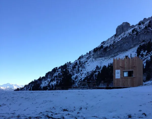 Le comptoir là haut au sommet du télésiège