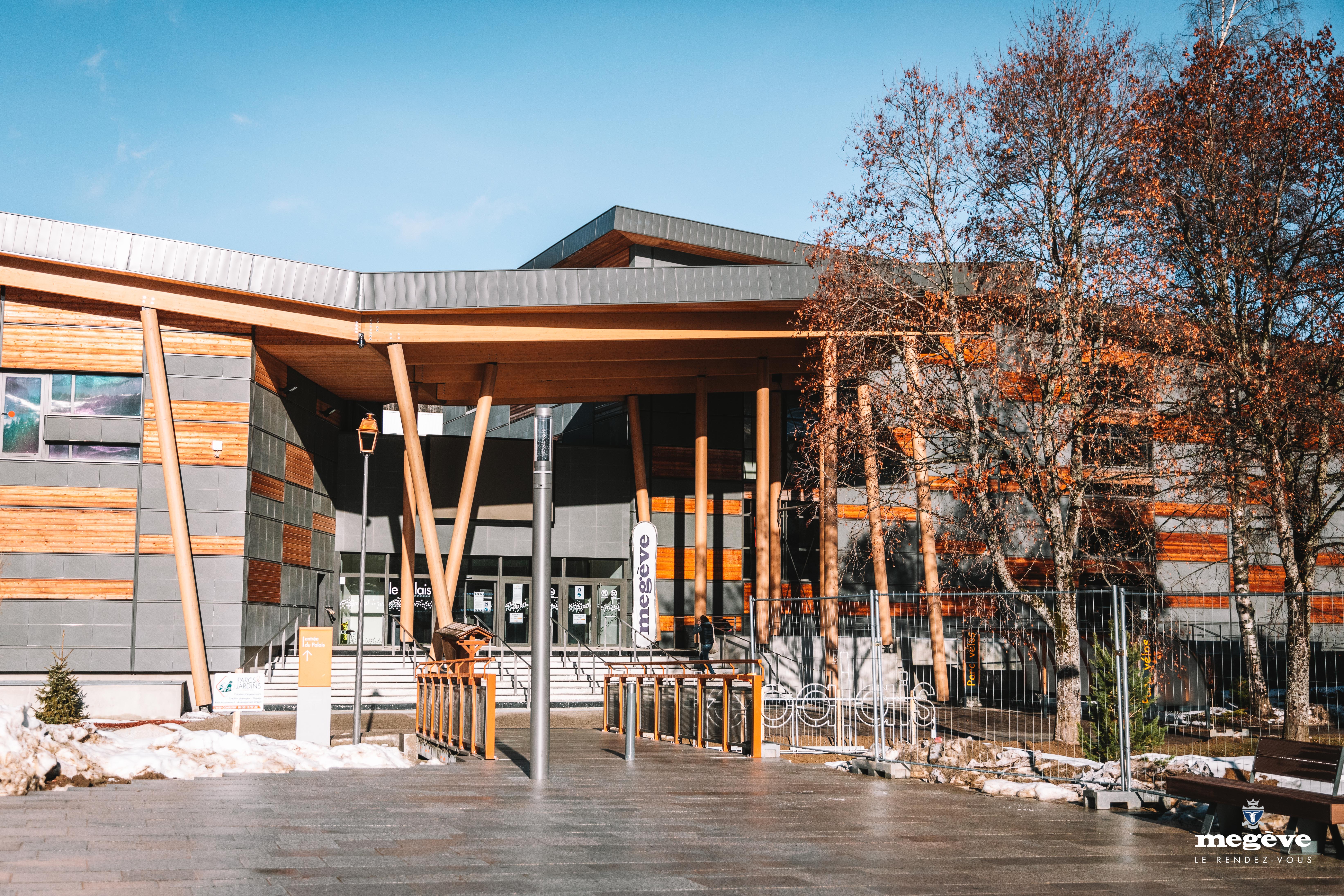 Façade du Palais des sports