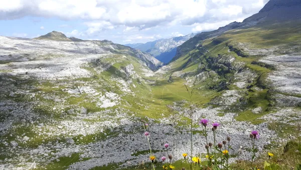 Vue sur le Vallon de Sales depuis le haut du Dérochoir