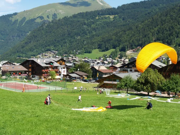 Vue d'ensemble de la résidence en été