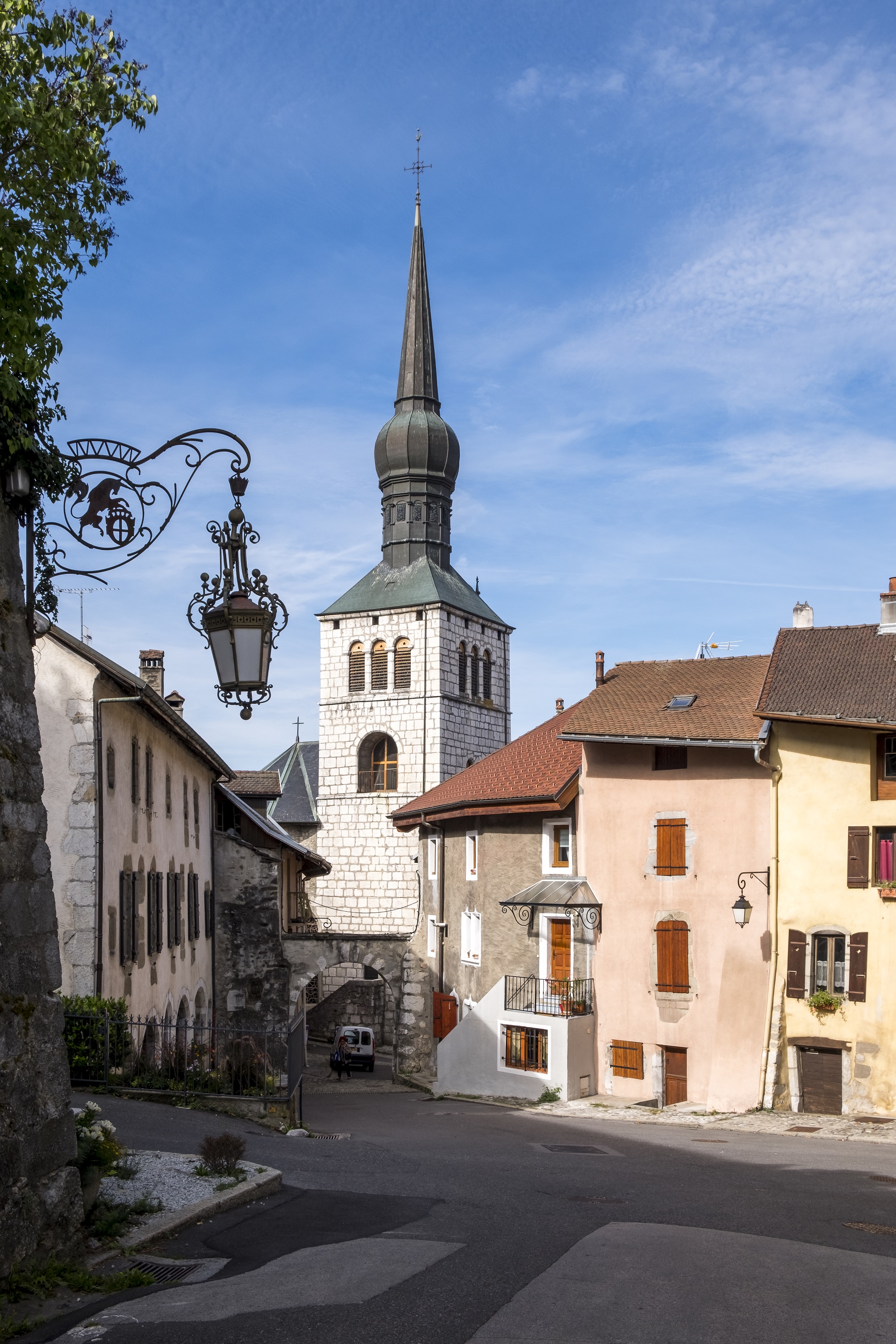 L'Eglise Saint-Jean-Baptiste et son clocher à bulbe à La Roche-sur-Foron