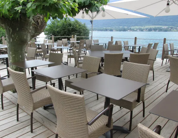 Restaurant La Cuillère à Omble avec terrasse ombragée