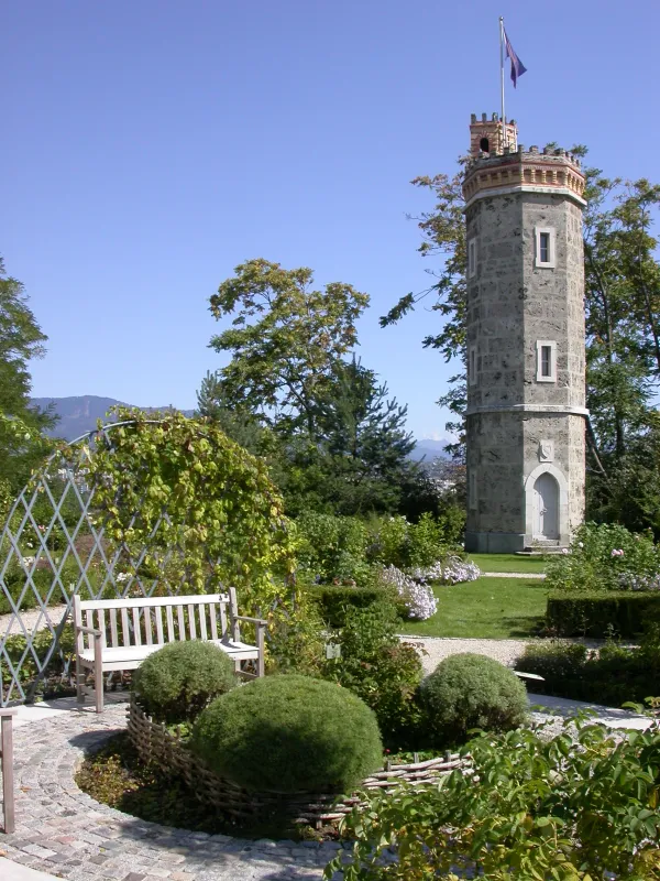 Roseraie et Tour