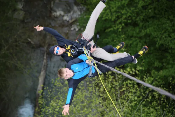 Saut pendulaire en tandem