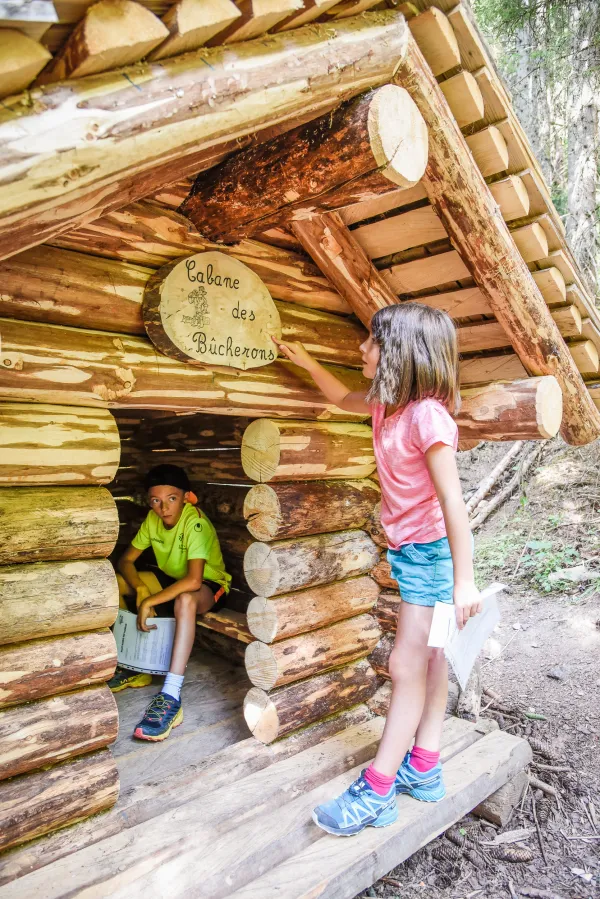 Randonnée enfants au sentier de la forêt 2