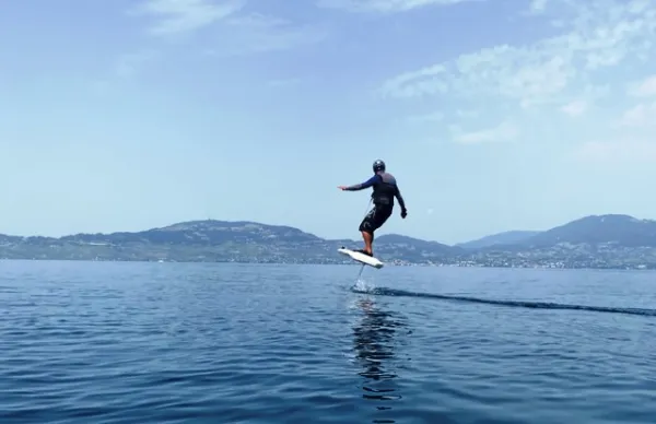 Session collective d'e-foil - base de St-Gingolph