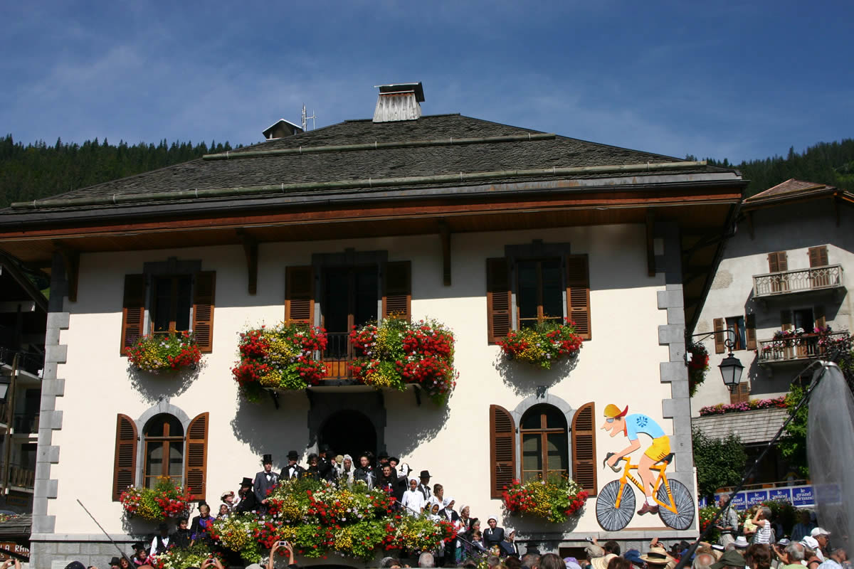 La mairie un jour de fête de Pays