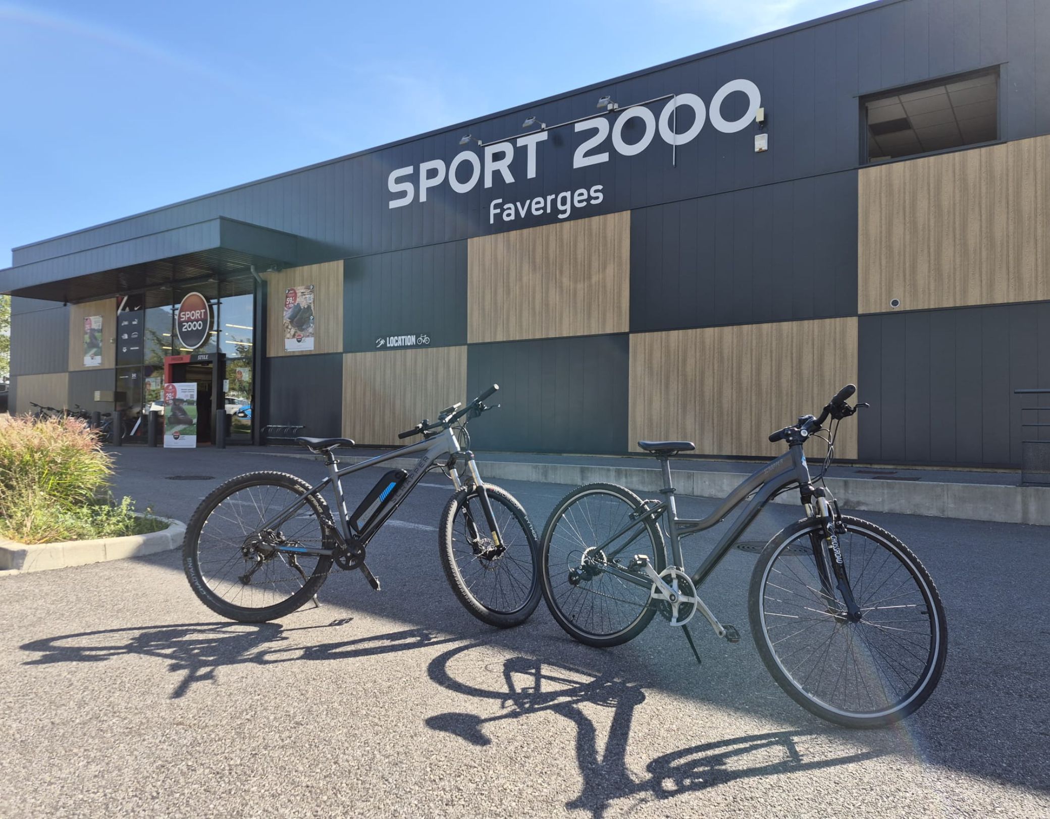 devanture Sport 2000 et 2 vélos