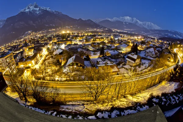 Sallanches by night
