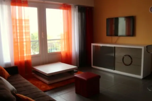 Salon - Sunset Studio