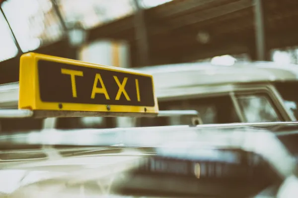 Taxi Denis Rouge