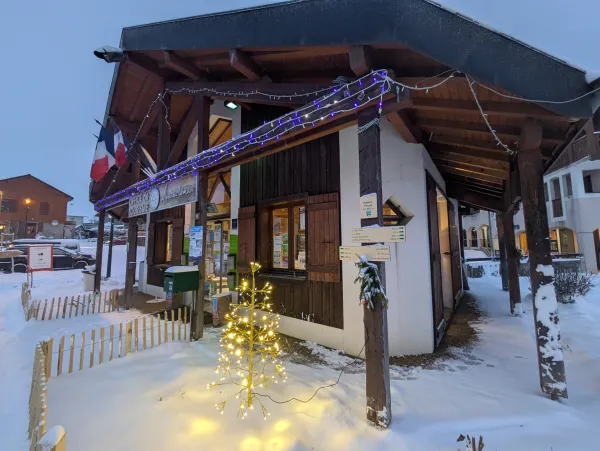Le bureau d'accueil d'Habère-Poche sous la neige
