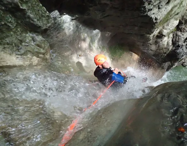 toboggan canyoning homme seul