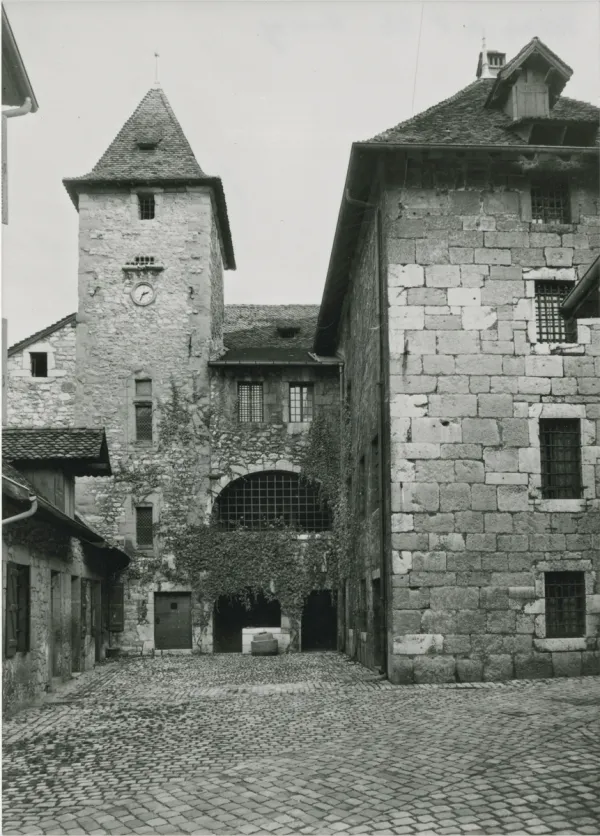 Annecy, Palais de l'Ile depuis l'île
