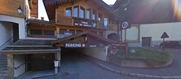 Parking Centre Village