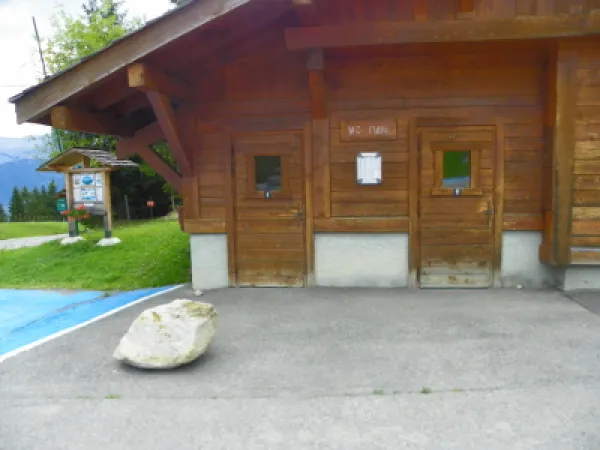 Toilettes accessibles à Cuchet