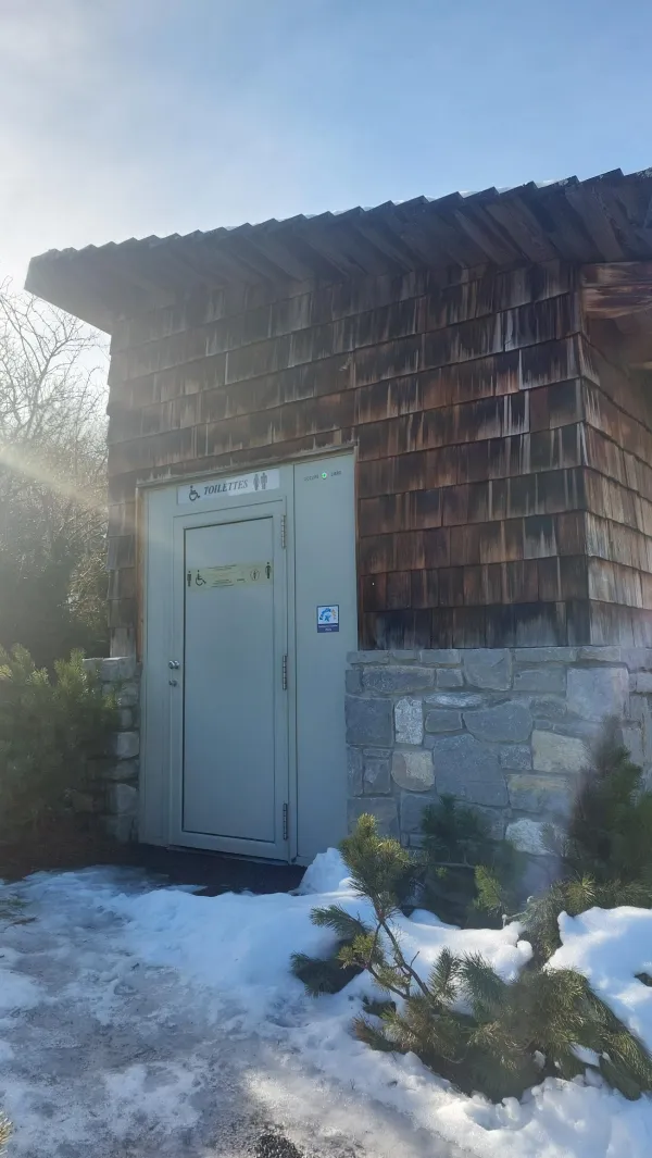 Toilettes accessibles proche de l'église