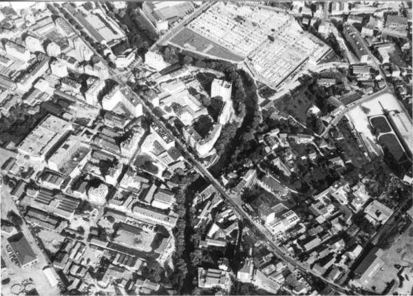 Vue aérienne du quartier de la Mandallaz dans la partie inférieure gauche, avant 1971