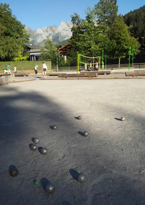 Pétanque : terrain au Village