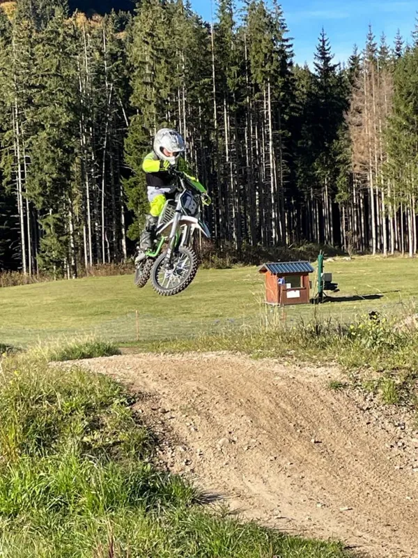 Pilotage moto tout terrain 100% électrique