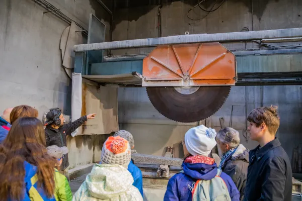 Visite guidée de l'entreprise "Laurenzio, granit du Mont-Blanc"