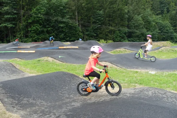 Pumptrack pour tous : enfant et adultes