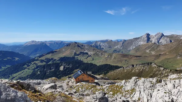 Refuge de la Pointe Percée, par Les Confins