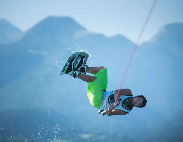 Wakeboard sur le lac d'Annecy
