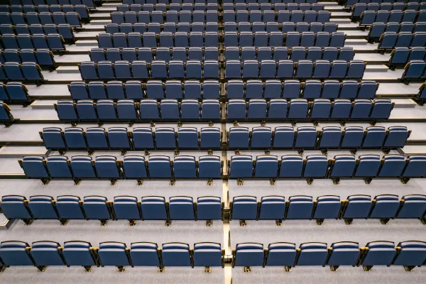 Salle de spectacle et de congrès : Mageva