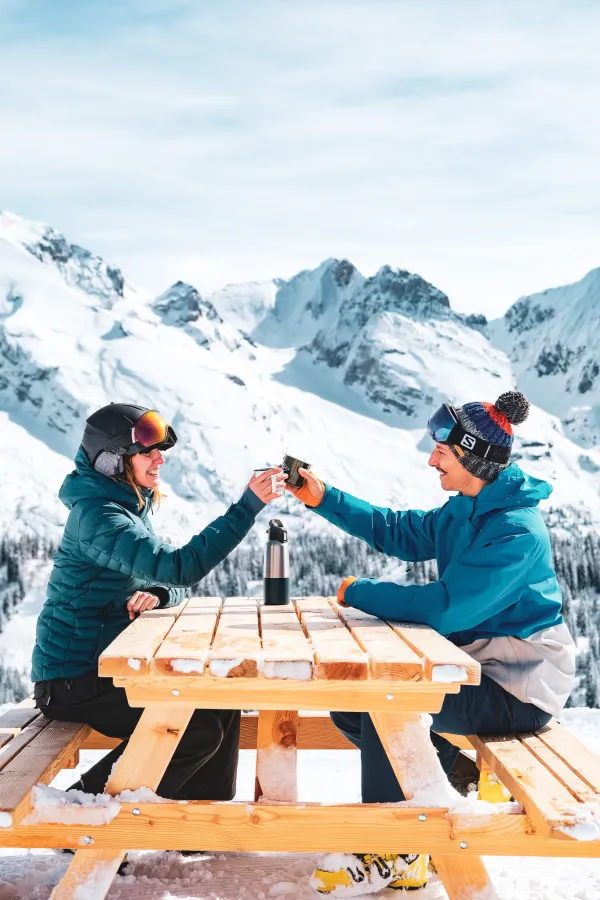 Table de pique-nique au sommet des téléskis Prarian