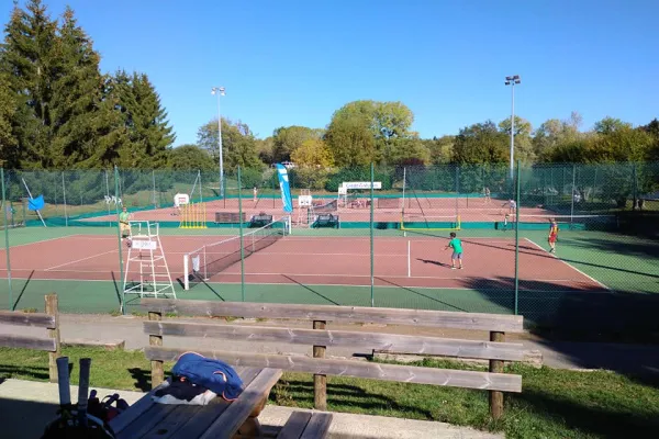 Terrain de tennis