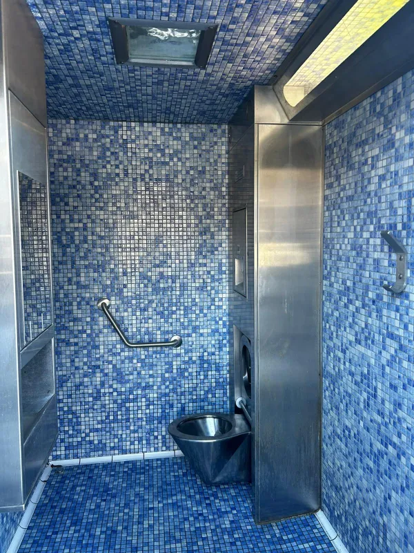 Toilettes accessibles à Morillon 1100