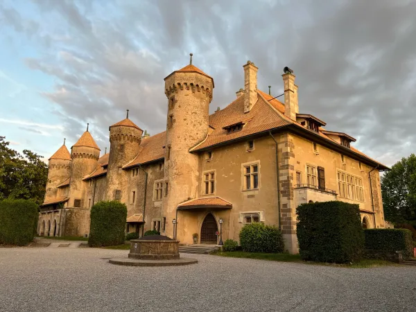 Vue du château depuis la cour