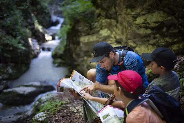 Activité montagne enfant 8-13 ans : Escape abeilles