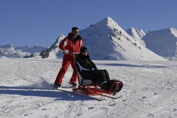 Accompagnement Handiski avec ESF Morzine