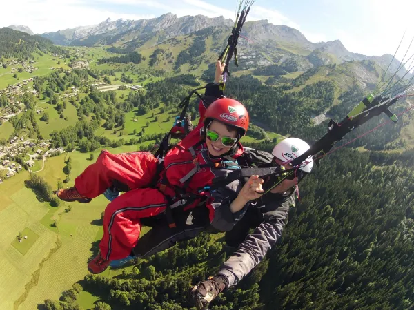 Baptême en parapente en été