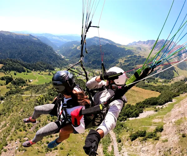 Baptême en parapente en été
