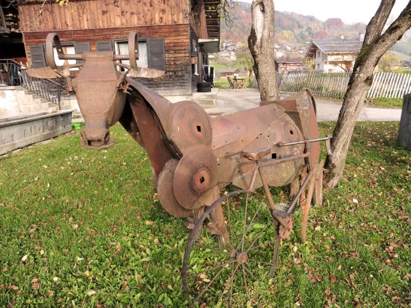 Art vache : sculpture "La vache allaitée"