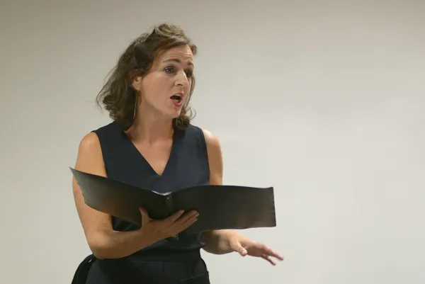 Atelier corps et voix : « À voix haute ! » avec Hélène Vintraud