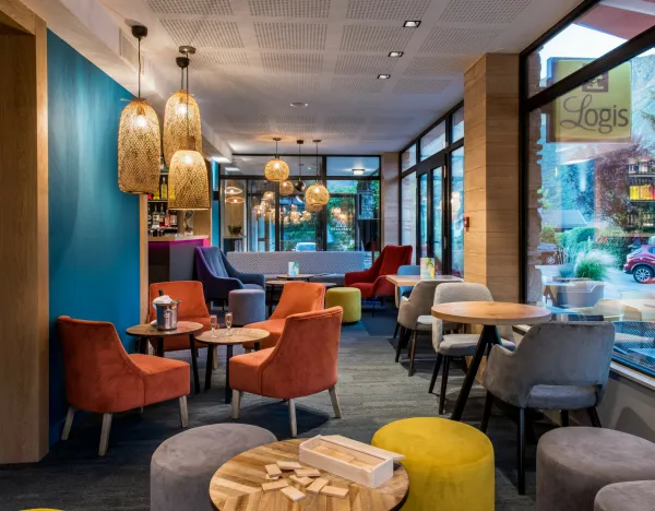 salle lounge fauteuils