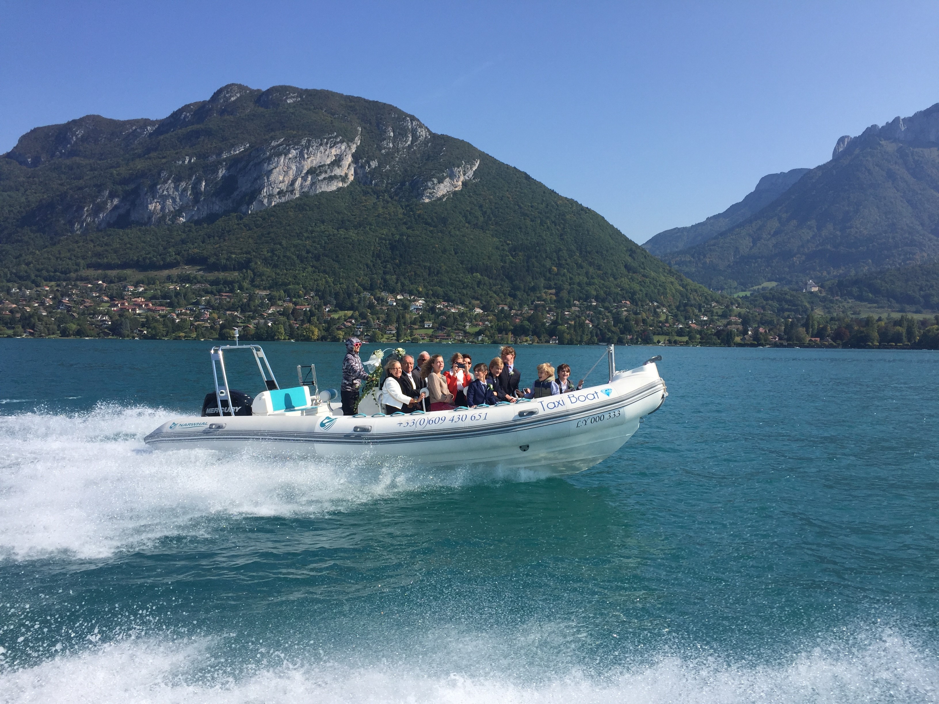 Blue Diamond Taxi Boat à Saint-Jorioz