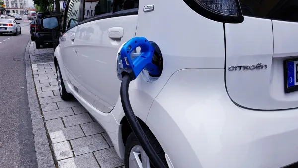 Borne de recharge pour véhicules électriques - parking-relais de l'Ermitage