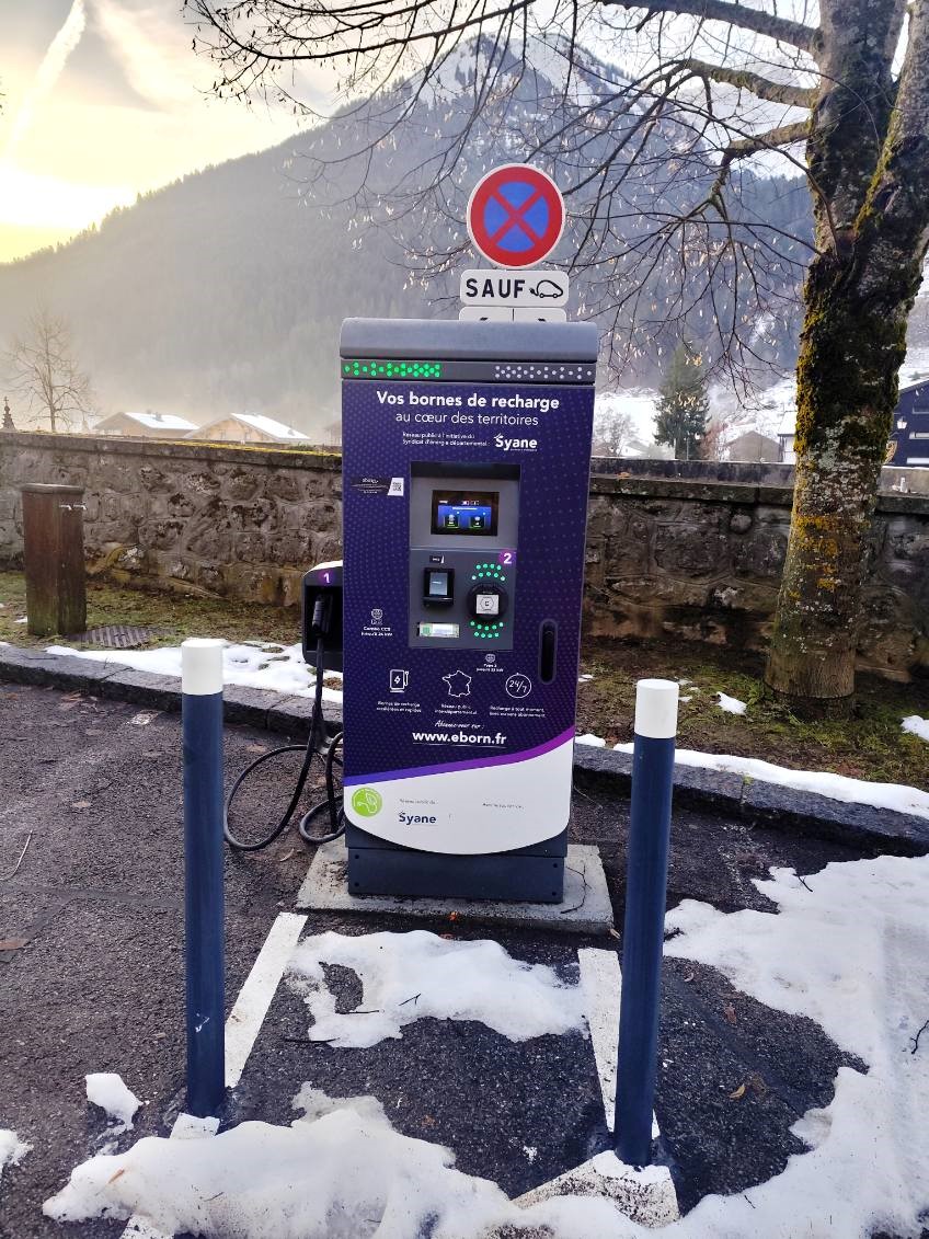 Borne de recharge véhicules électriques