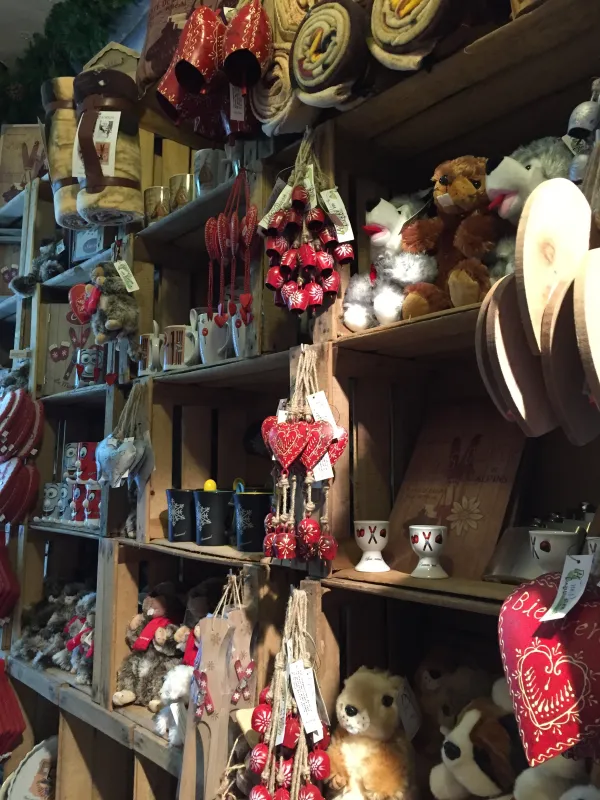 Boutique souvenirs et presse de Locaski