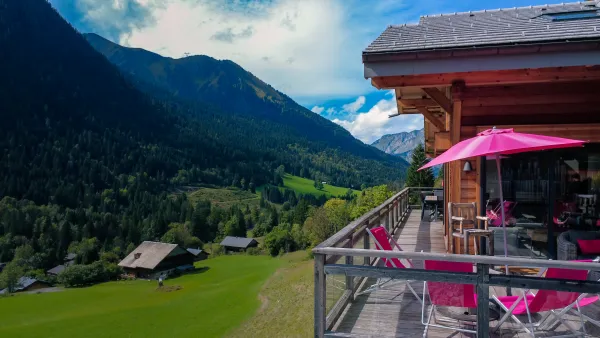 Chalet Entre Vous_Châtel_vue sur les montagnes en été
